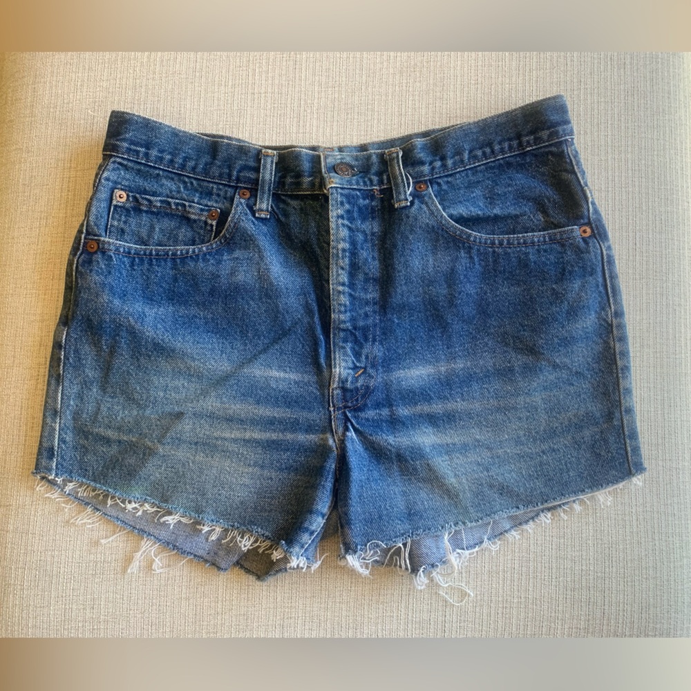 Vintage Levi’s Distressed Denim Short Cut Offs Sz 32